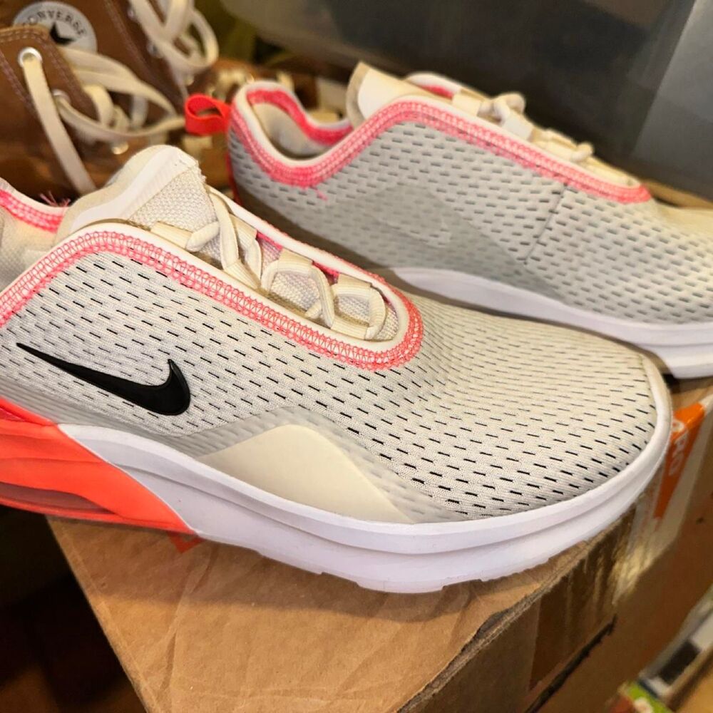 Nike Women's Grey and Pink Trainers